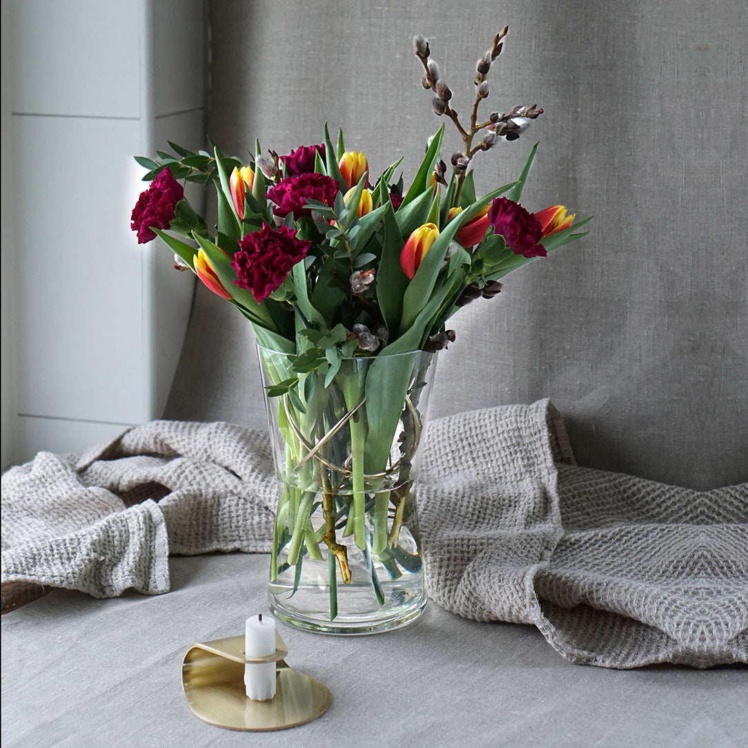 Born in Sweden Sphere Vase M Goldplated Steel Ball